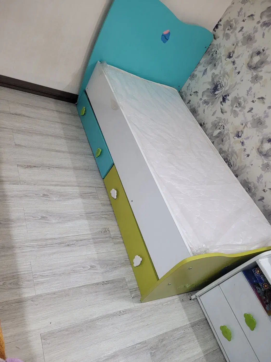 تخت و کمد کودک و نوجوان)دومنظوره|تخت و سرویس خواب|شیراز, شاه قلی بیگی|دیوار