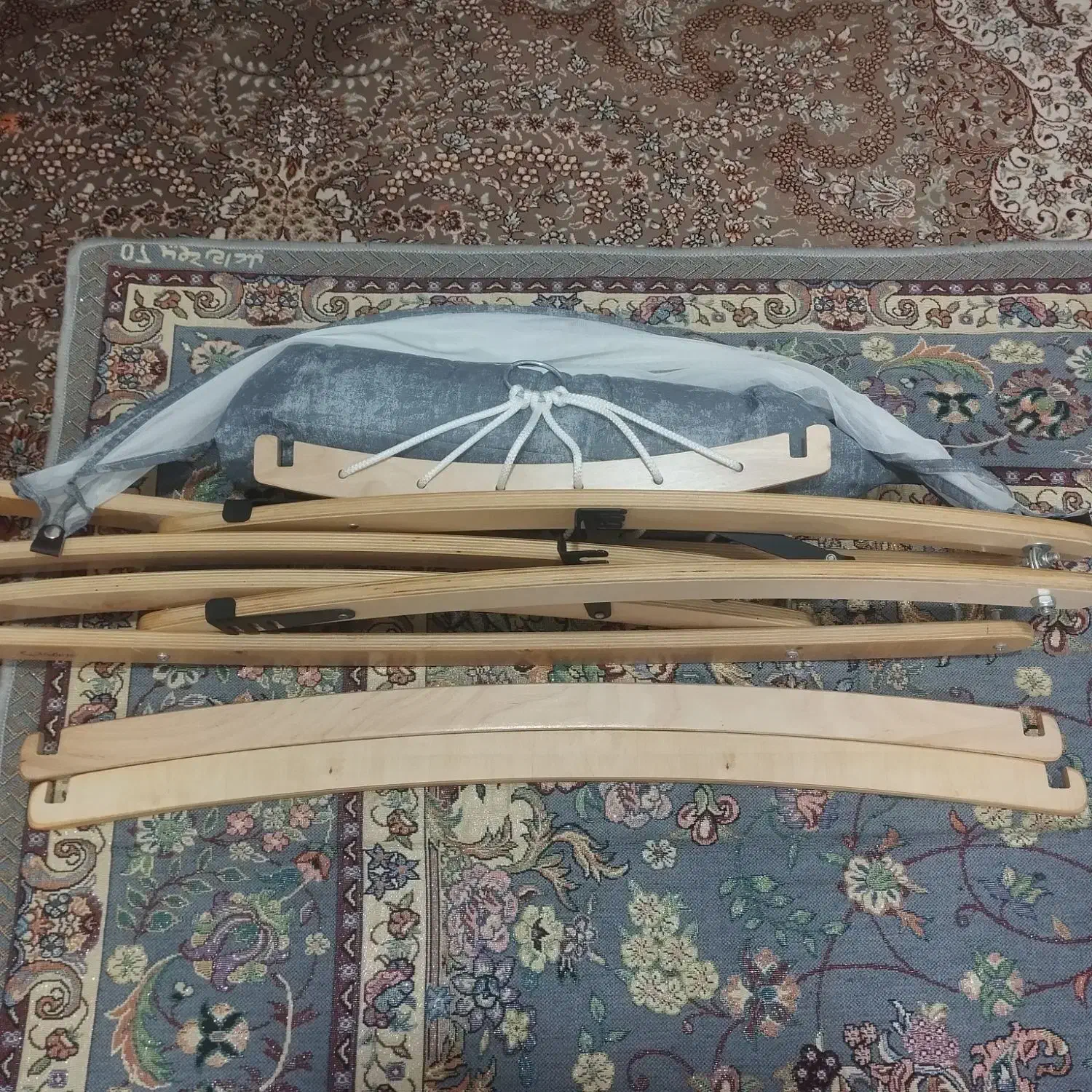 ننو نوزاد|تخت و سرویس خواب|کاشان, راوند|دیوار