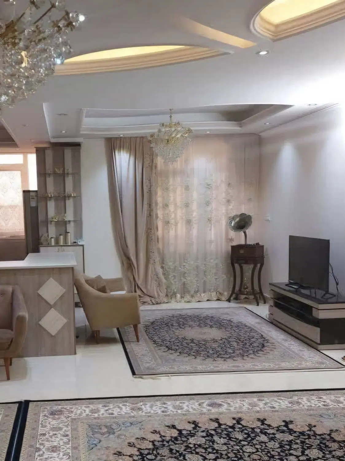 پرده گل برجسته همراه با دکور مخمل|پرده، رانر، رومیزی|تهران, دیلمان|دیوار