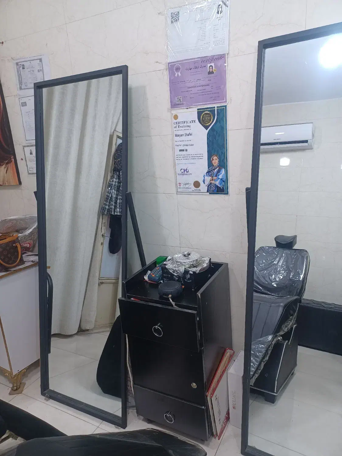 اینه  ترولی|آینه|تهران, امام زاده حسن|دیوار