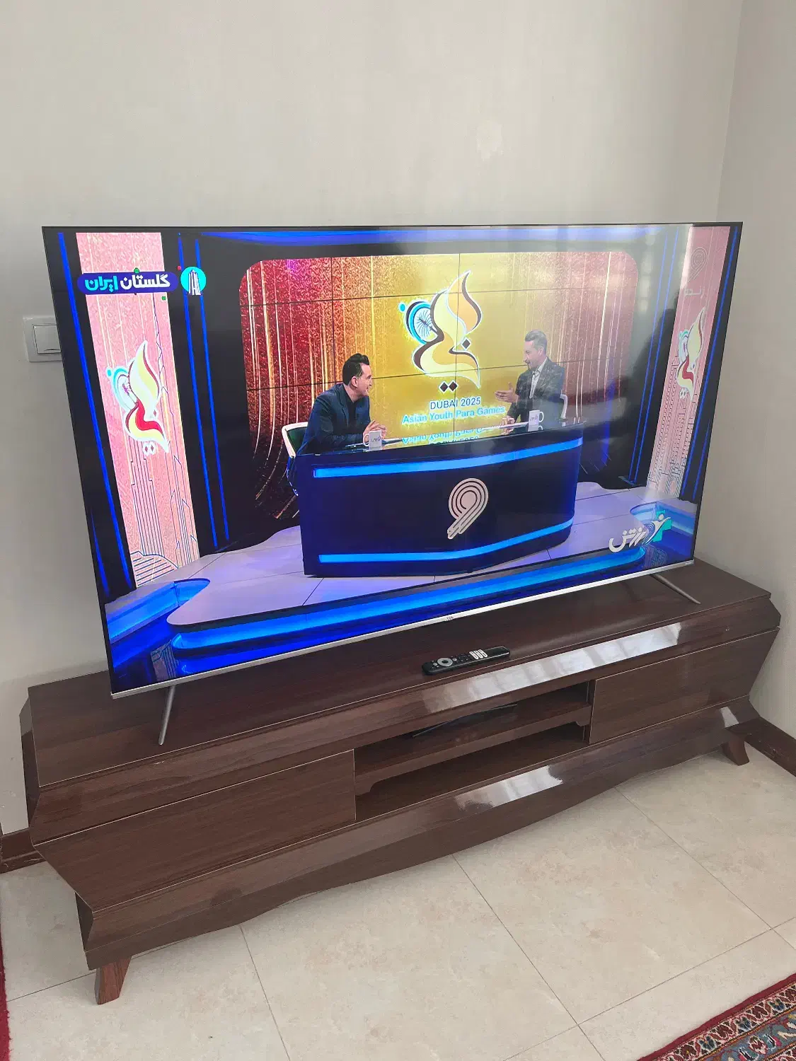 تلویزیونtclو میز تلویزیون|تلویزیون و پروژکتور|اصفهان, باغ زرشک|دیوار