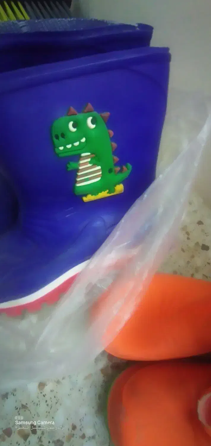 چندجفت کفش|کیف، کفش، کمربند|جرقویه, |دیوار