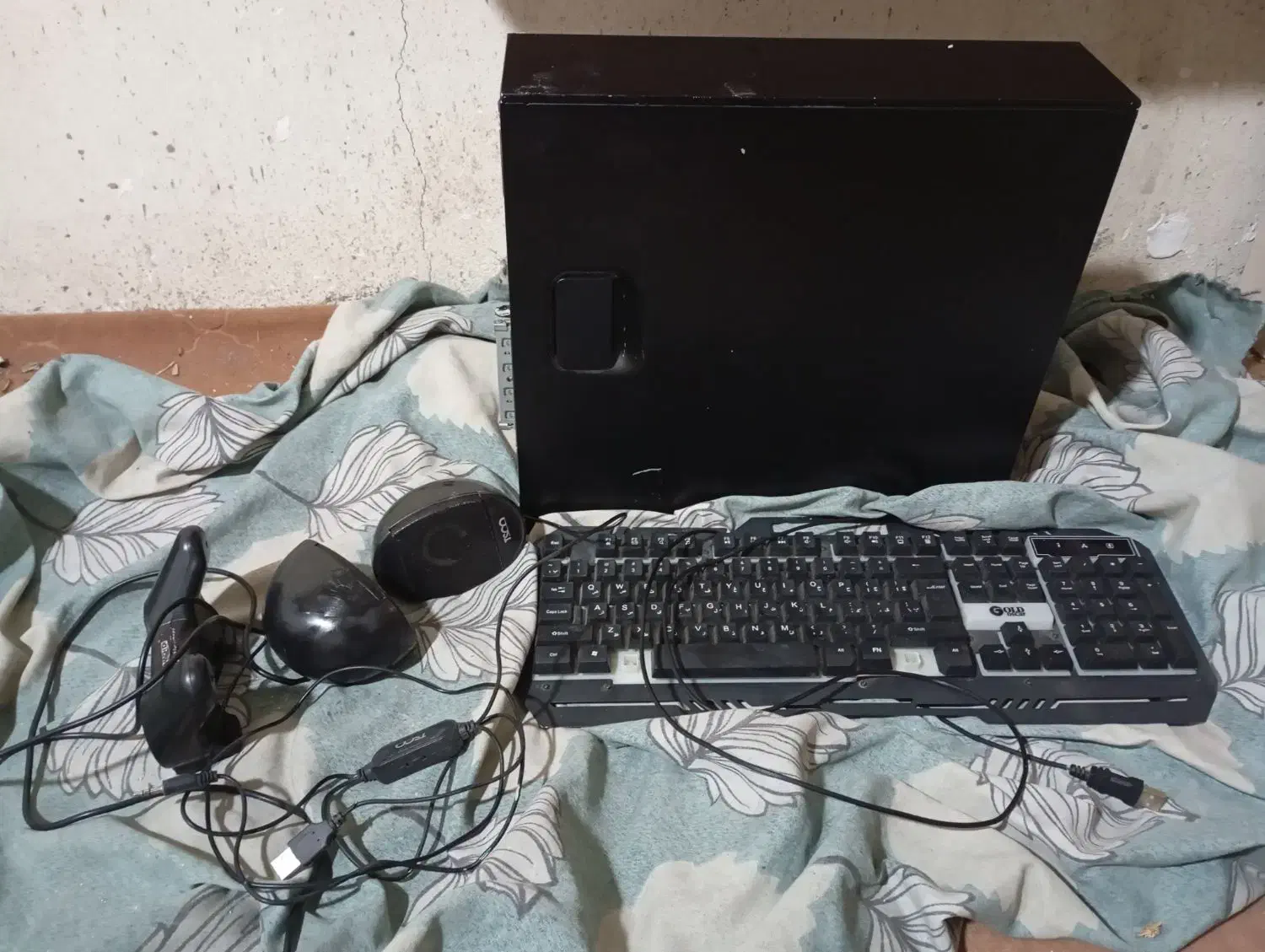 کامپیوتر همراه با وسایل|رایانه رومیزی|دماوند, گیلاوند|دیوار