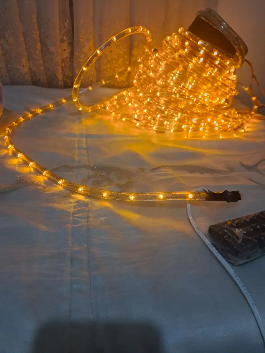 ریسه خورشیدی .|ریسه و چراغ تزئینی|بروجرد, |دیوار