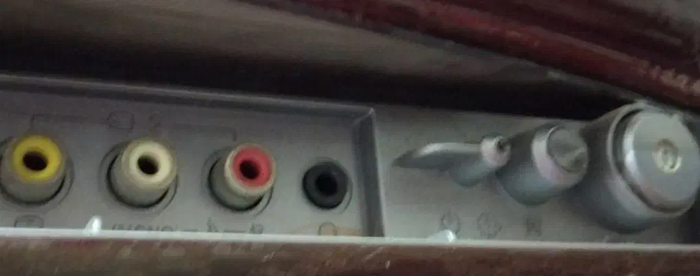 تلویزیون سونی قدیمی|تلویزیون و پروژکتور|رشت, سلیمانداراب|دیوار