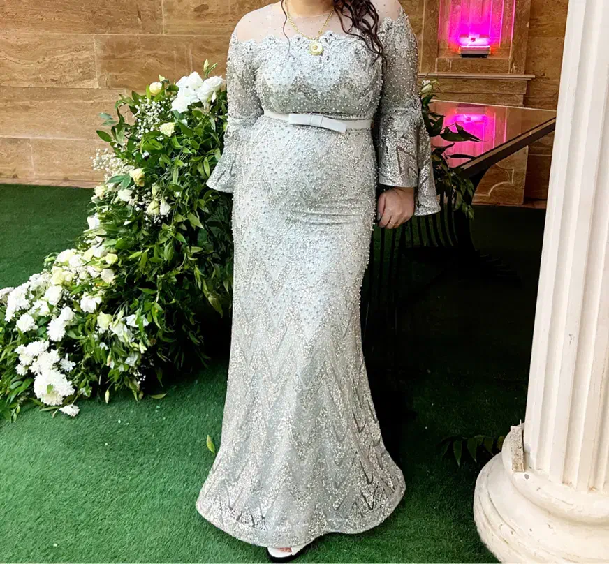 پیراهن مجلسی|لباس|ساری, |دیوار