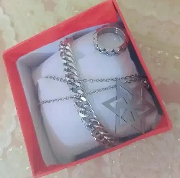 دستبند و گردنبند|بدلیجات|یزد, |دیوار