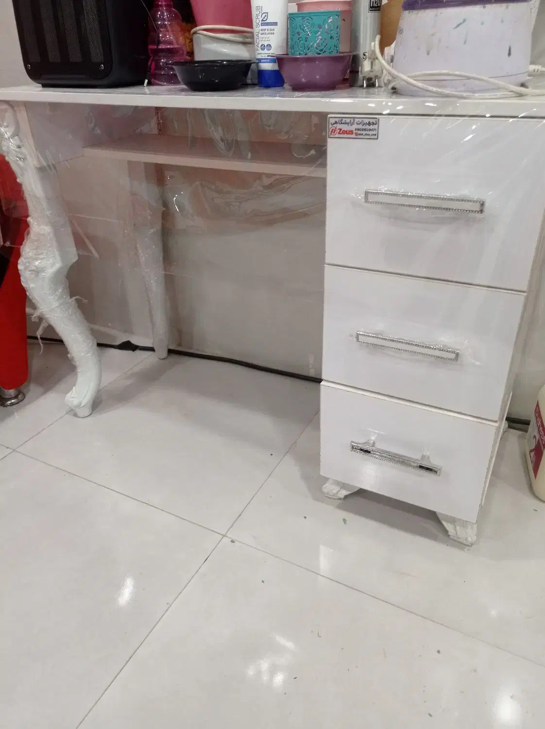 میزناخن بفروش میرسد|آرایشگاه و سالنهای زیبایی|امیدیه, |دیوار