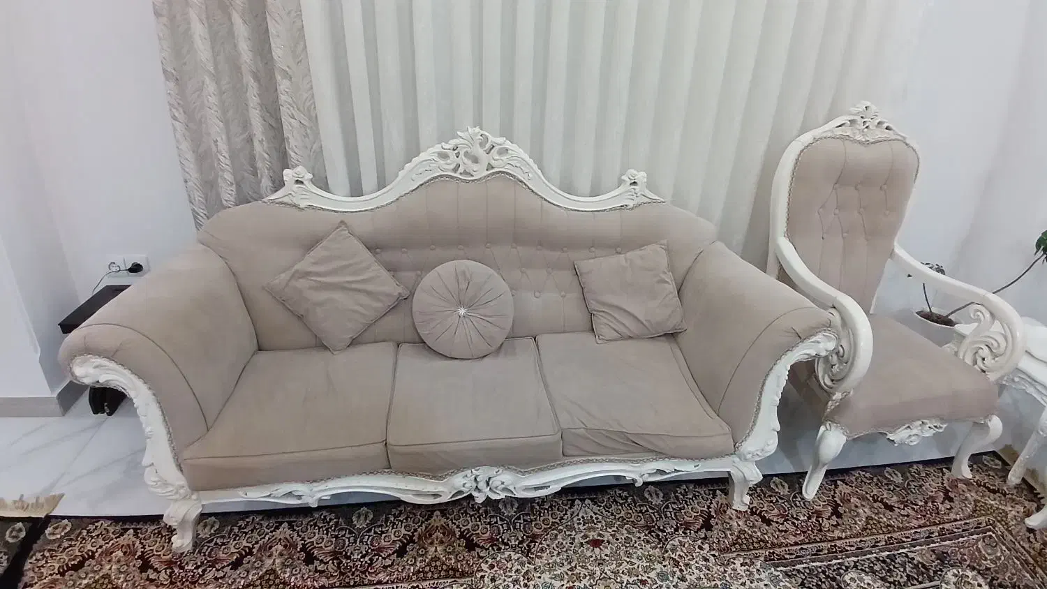 مبلمان و میز و عسلی|مبلمان خانگی و میز عسلی|رشت, کوی جام جم|دیوار