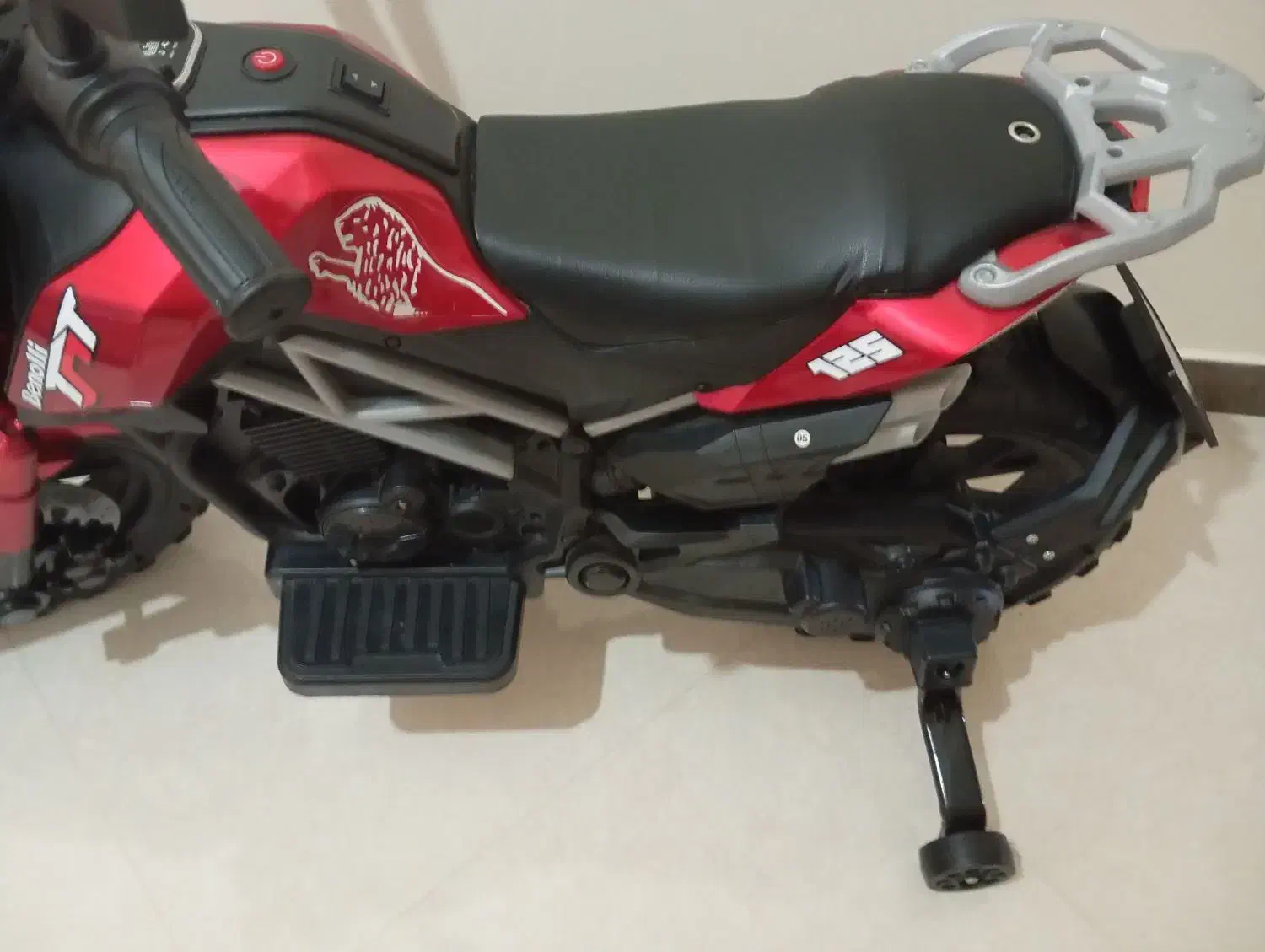 موتور تک موتوره قوی بیرون 15تومن قیمتش هست|اسباب‌بازی بچه|یزد, |دیوار