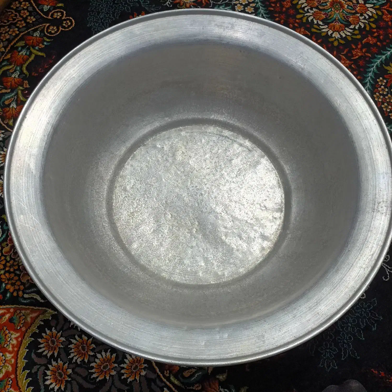 لعابی روحی|ظروف پخت‌وپز|رشت, بوسار|دیوار