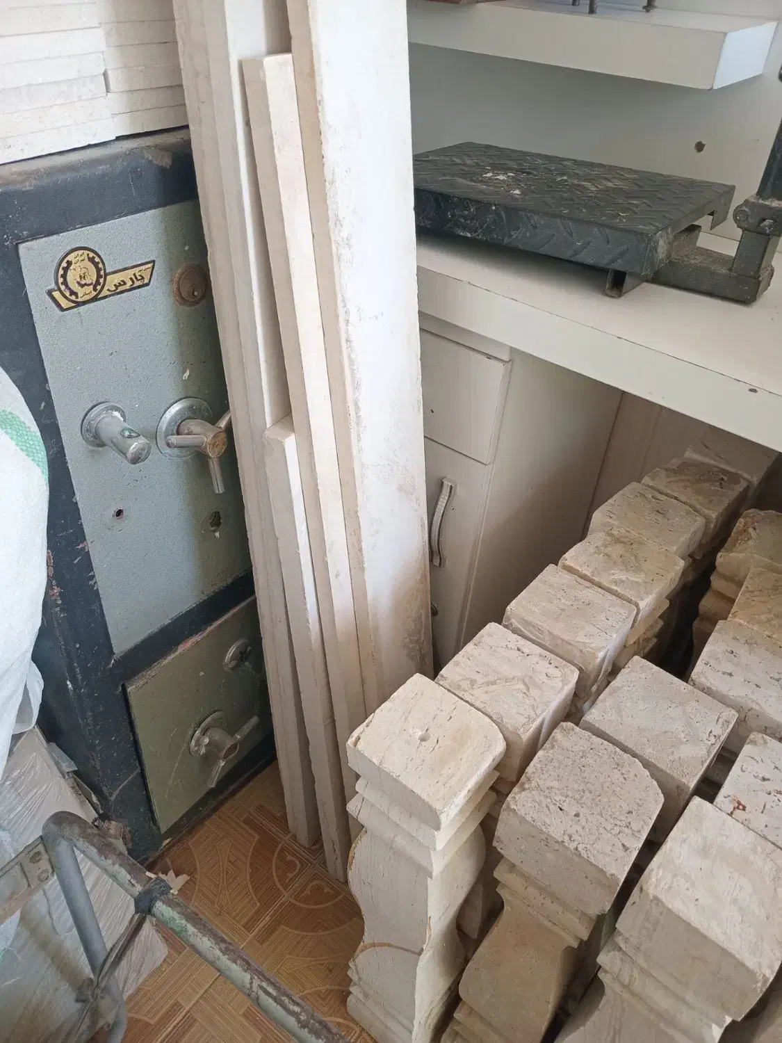 سنگ راهپله و کابینت ویترین وسیله ارایشگاه صندلی|مصالح و تجهیزات ساختمان|قوچان, |دیوار