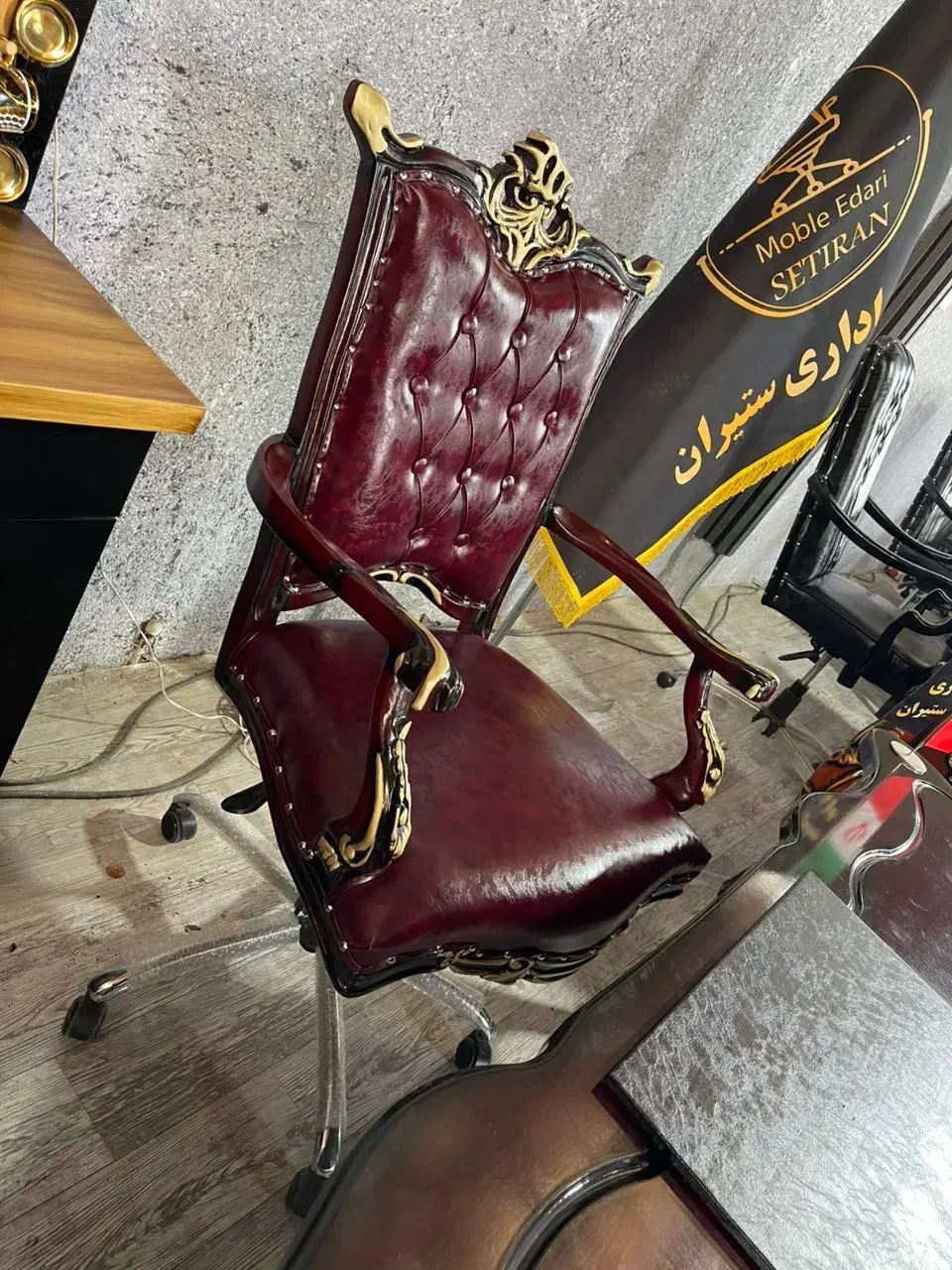 مبلمان اداری .ست چرمی پایه د|دفتر کار|دورود, |دیوار