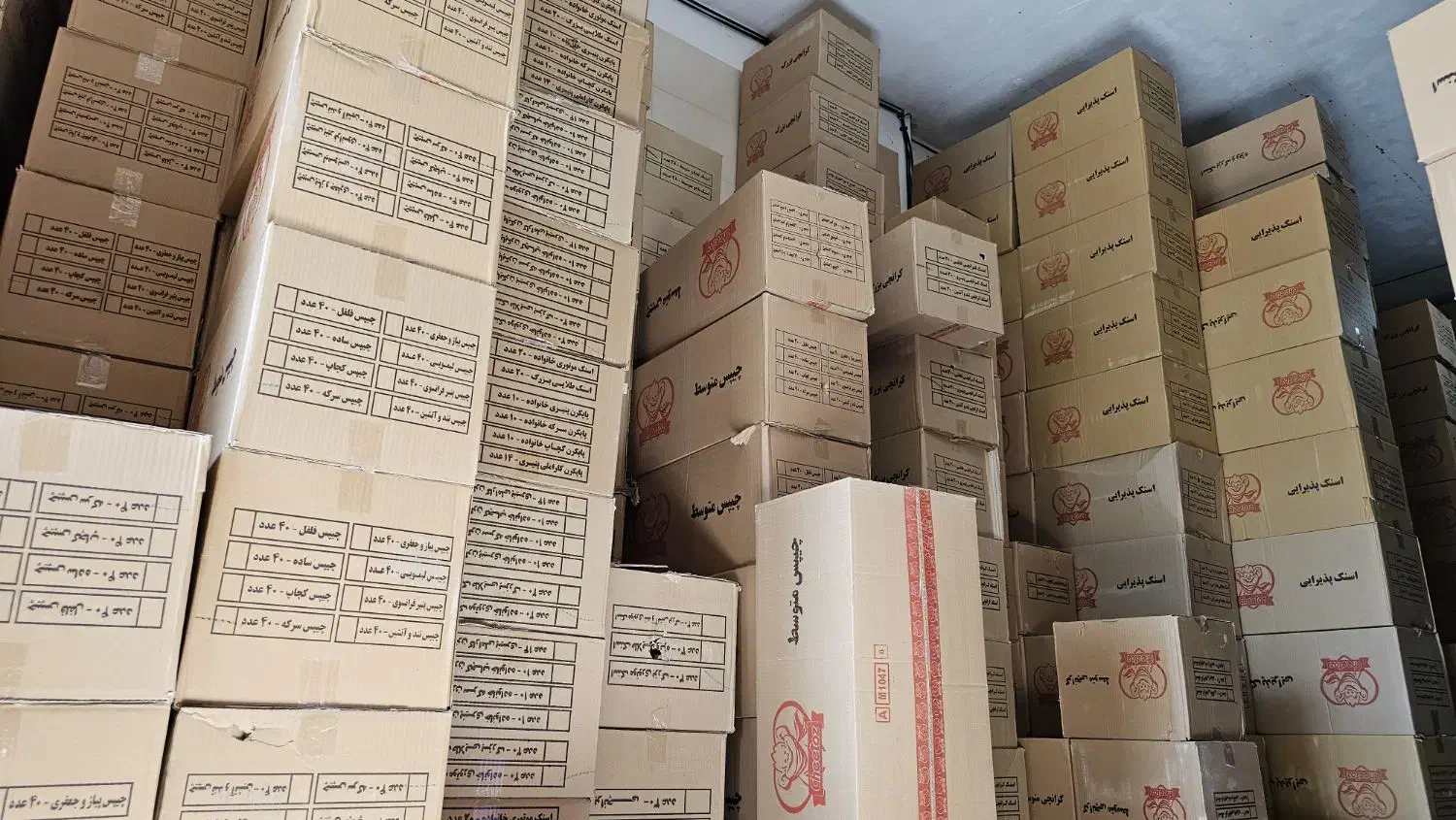 دو (کارگر)نیروی کاری آقا متاهل و یک خانم حسابدار|استخدام خدمات فروشگاه و رستوران|کرمانشاه, |دیوار