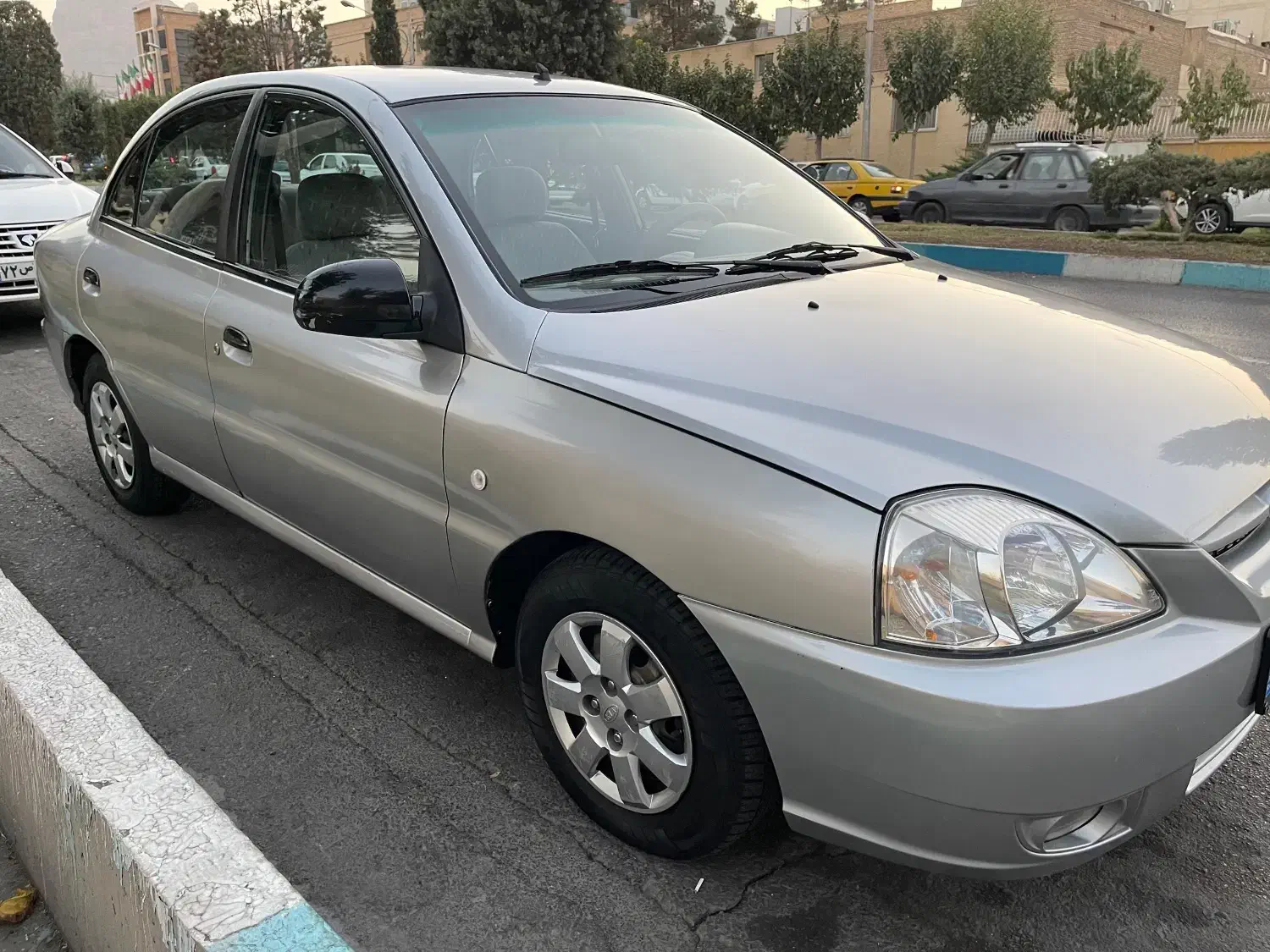 ریو مدل ۸۵|خودرو سواری و وانت|اصفهان, سعادت‌آباد|دیوار