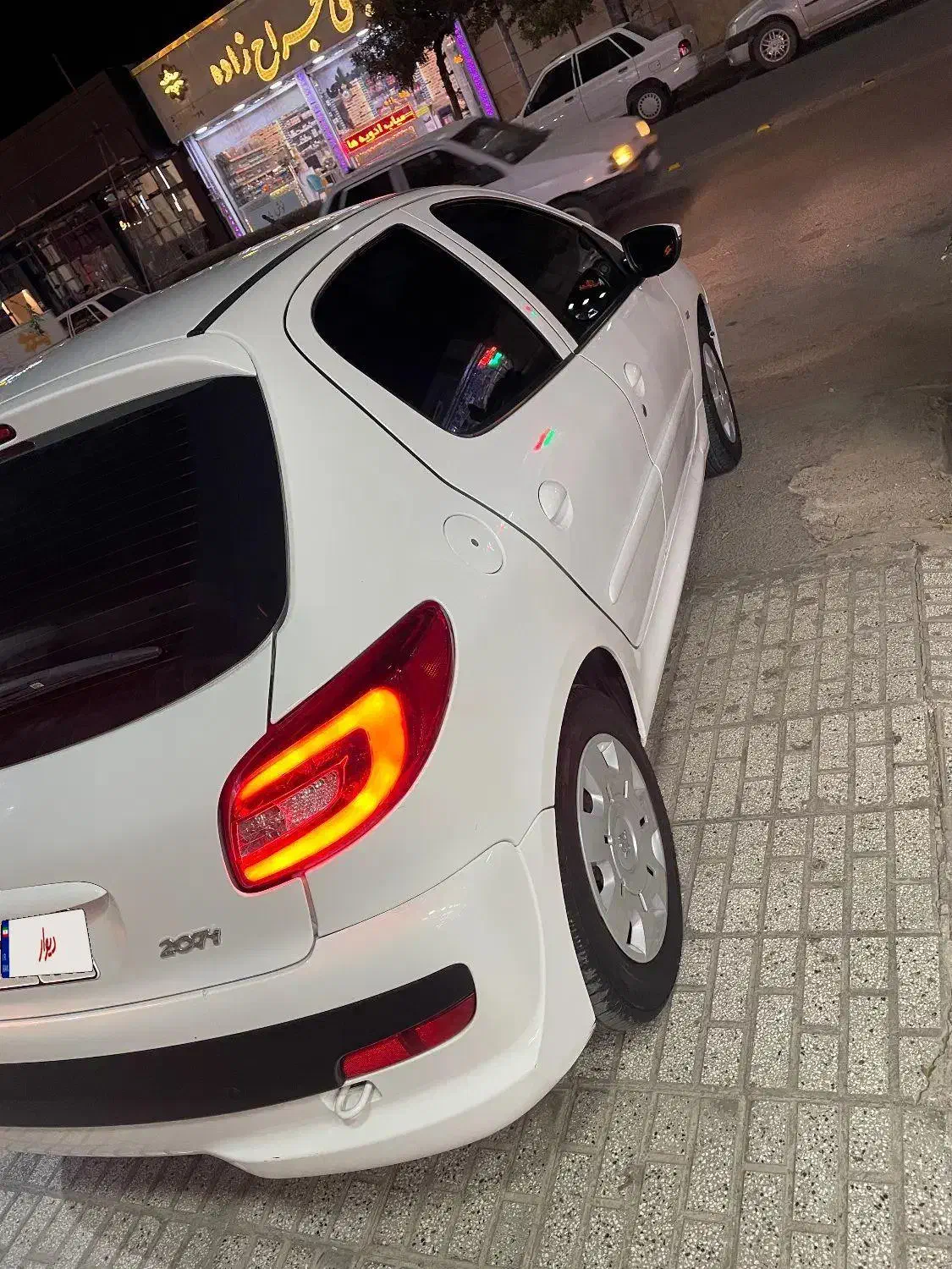 ۲۰۷ سقف فلز ۴۰۱|خودرو سواری و وانت|تربت‌حیدریه, کاشانی|دیوار