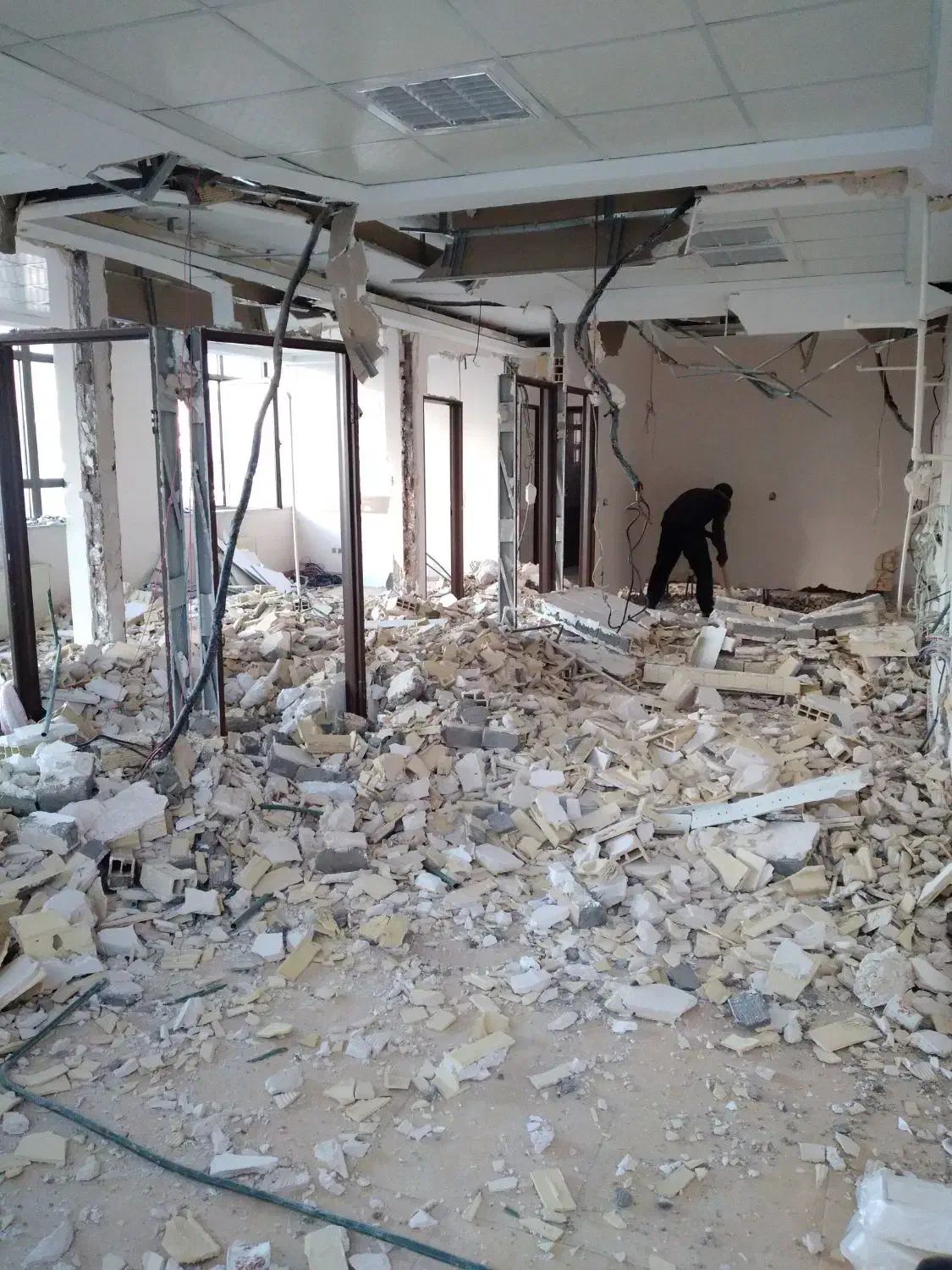 تخریب کاران اصولی ساختمان ایمن کلئ وجزئ حمل نخاله|خدمات پیشه و مهارت|زنجان, |دیوار