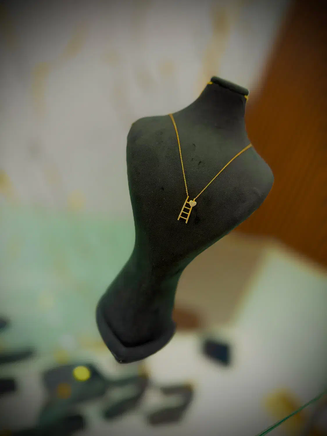 طلا و جواهر شاکرمی ده مغازه بالای سبزه میدان|جواهرات|خرمآباد, |دیوار