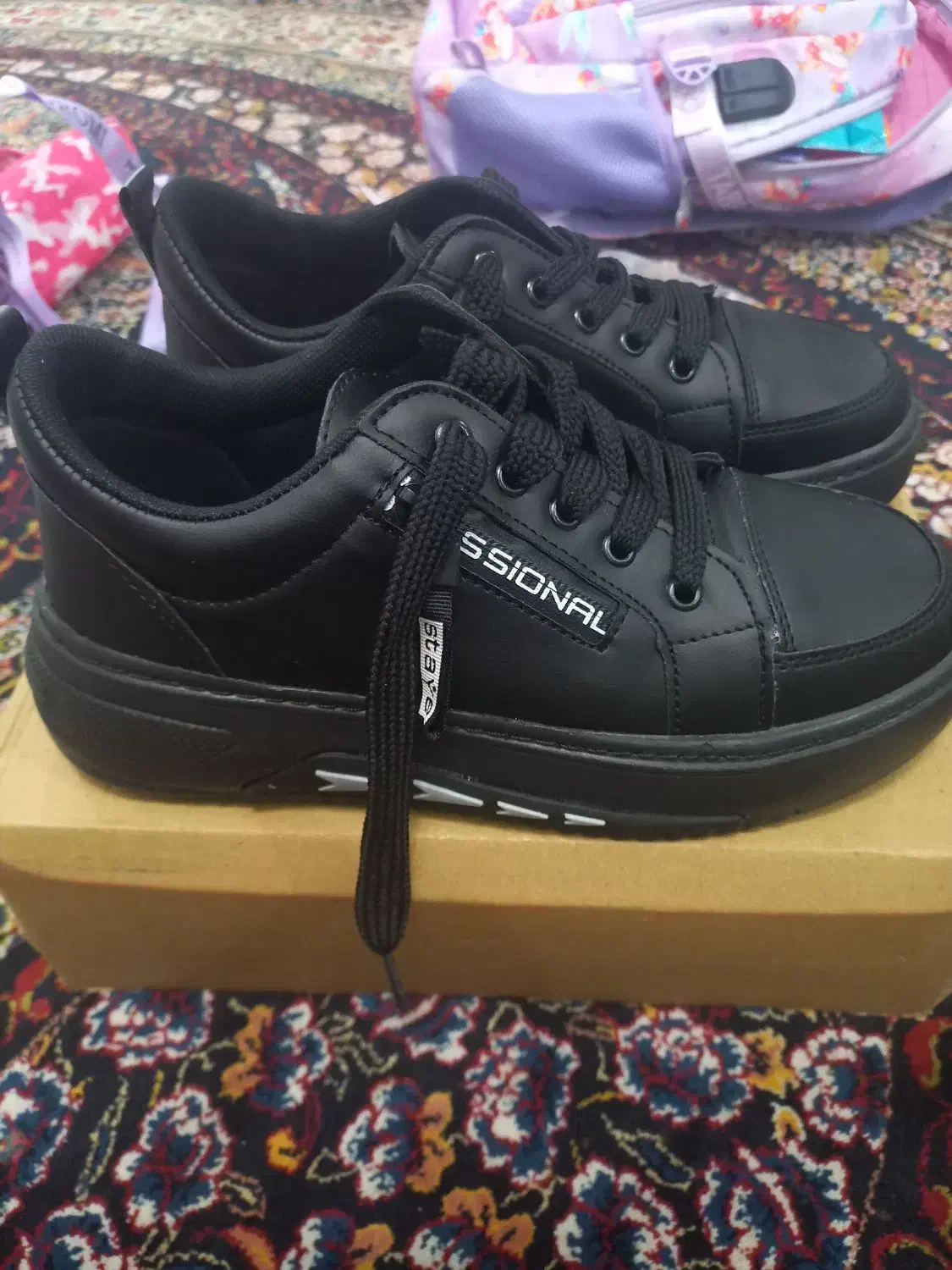 کتونی|کیف، کفش، کمربند|خشکبیجار, |دیوار