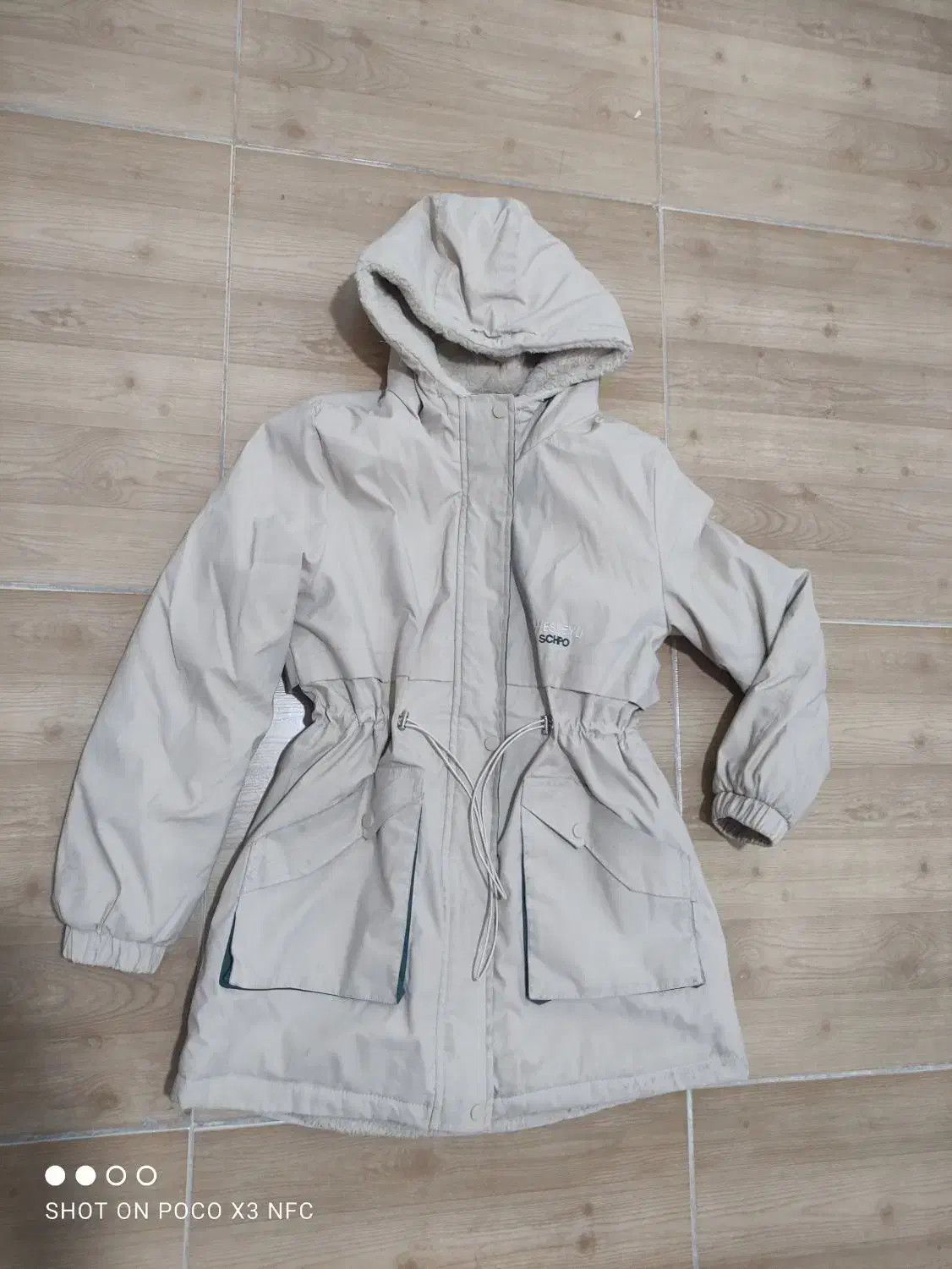 بارونی|لباس|مشکین‌دشت, |دیوار