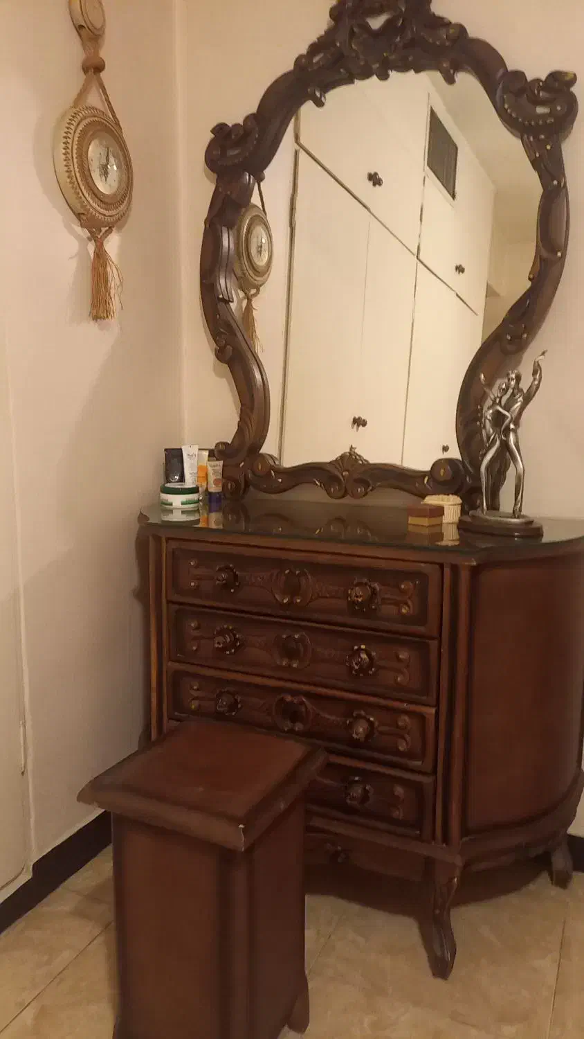 فروش تخت دونفره چوب گردو و محکم|تخت و سرویس خواب|پردیس, فاز ۱|دیوار