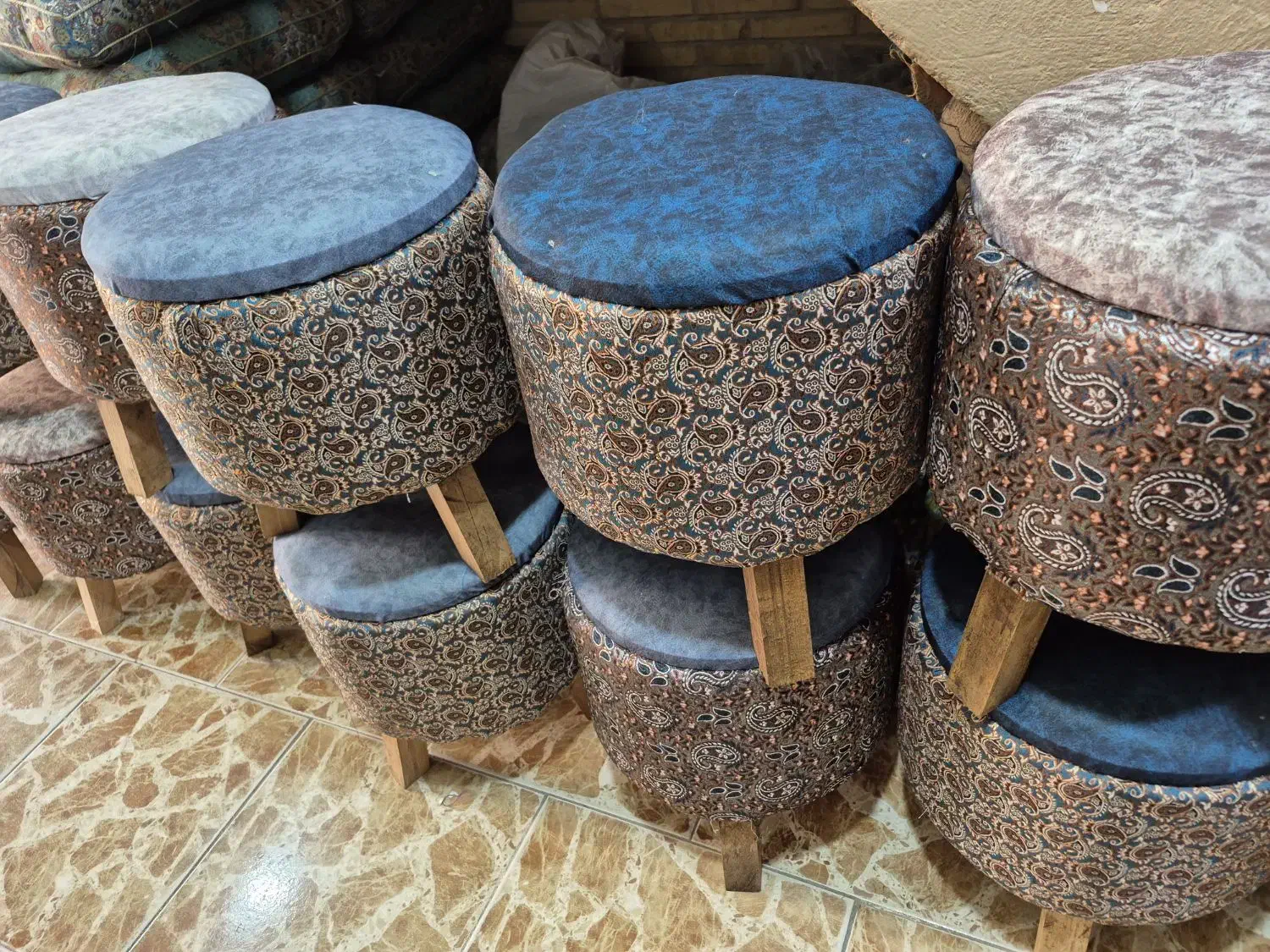 صندلی چوبی باروکش ترمه|مبلمان خانگی و میز عسلی|یزد, |دیوار