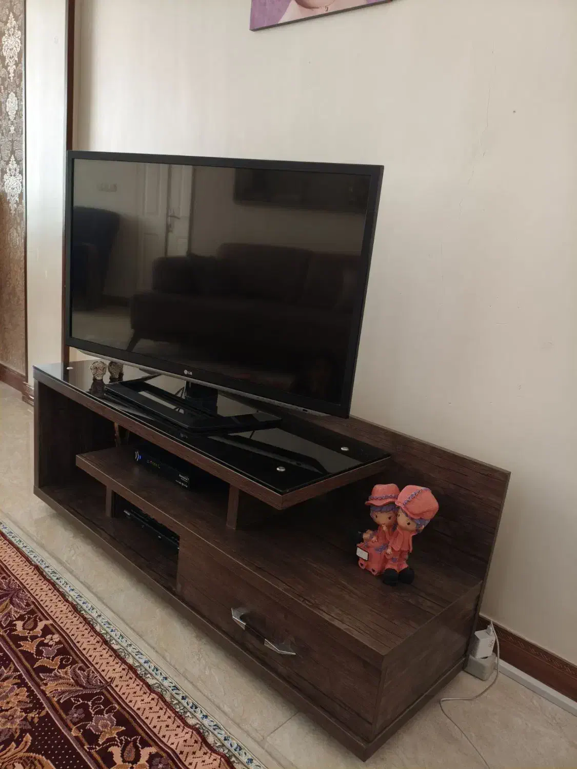 تلویزیون ومیز|تلویزیون و پروژکتور|محمدیه-قزوین, |دیوار