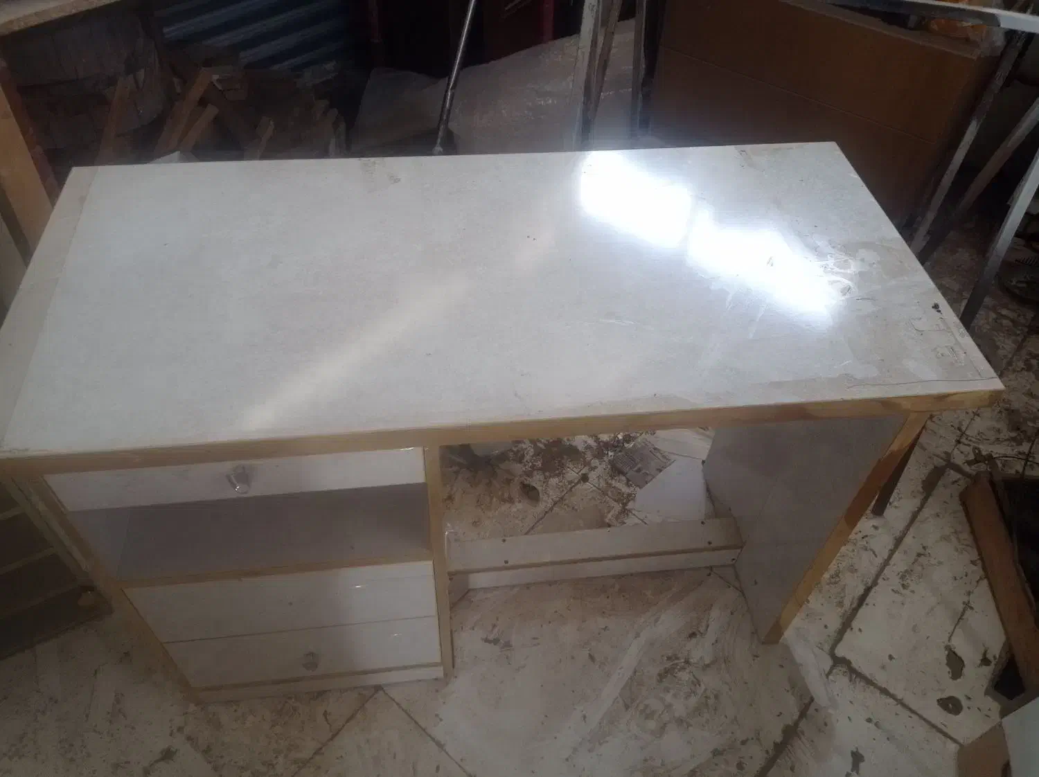 میز ناخن ام دی آف|آرایشگاه و سالنهای زیبایی|ابریشم, |دیوار