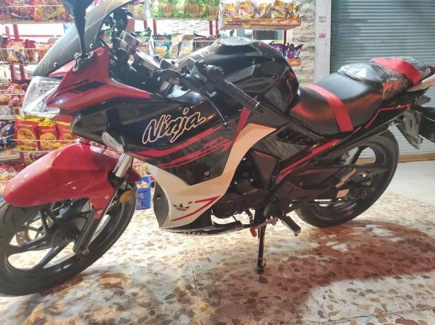 مگلی ۲۰۰ باجاج بنلی گلکسی سی اف|موتورسیکلت|رشت, منظریه|دیوار