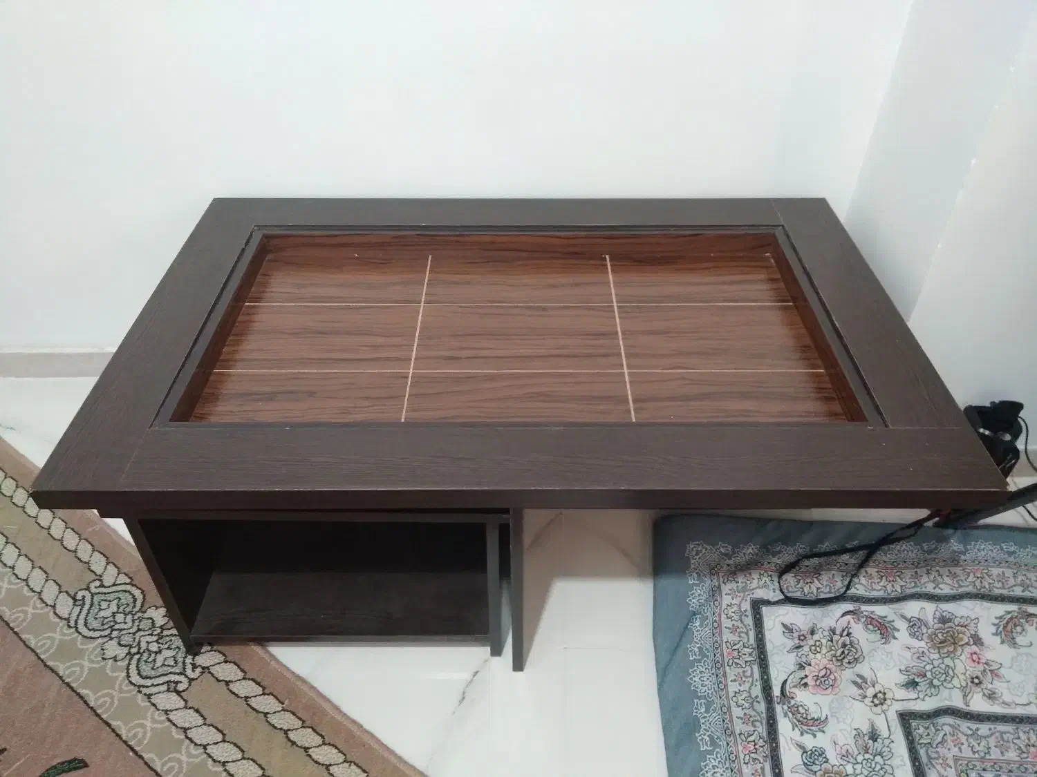 میزجلومبلی و۴عدد عسلی|مبلمان خانگی و میز عسلی|گرگان, |دیوار