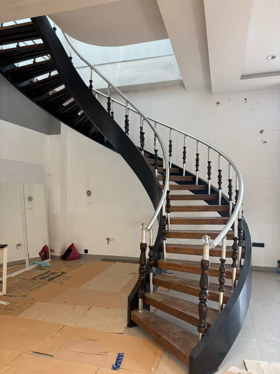 پله گردان فلزی با نرده استیل|مصالح و تجهیزات ساختمان|رویان, |دیوار