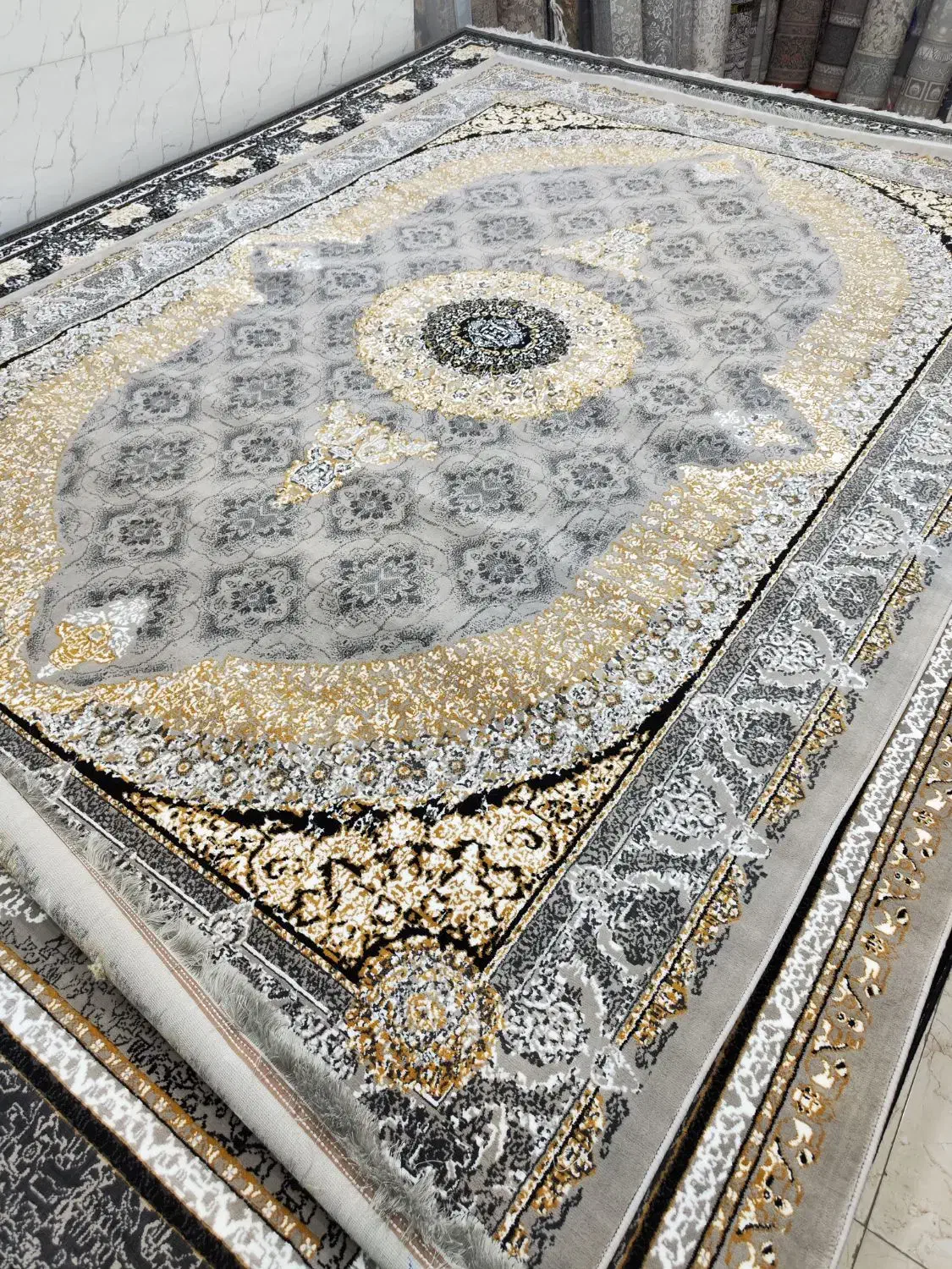 رنگ جدید جایگزین فرش کرم قدیم|فرش|اصفهان, کوجان|دیوار