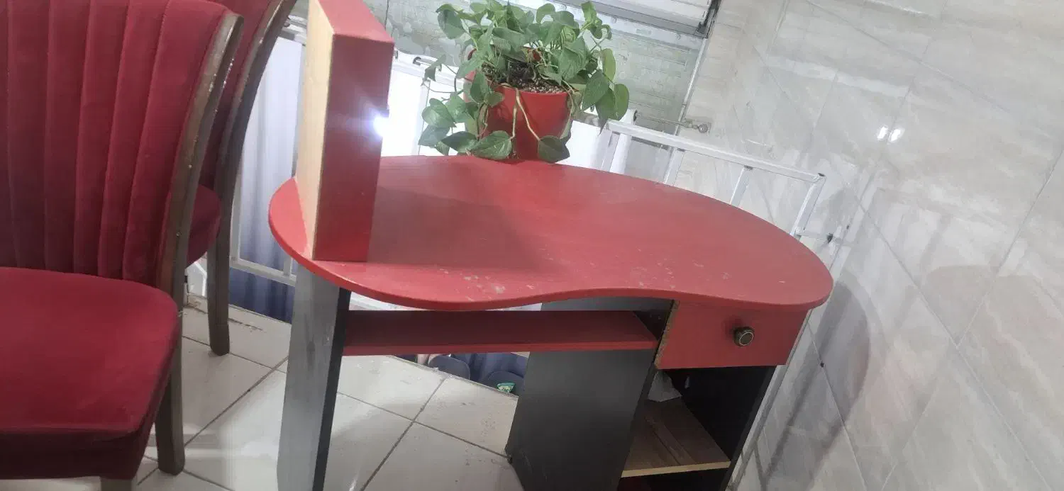 میز و صندلی ناخن|آرایشگاه و سالن‌های زیبایی|صدرا-فارس, فاز ۲|دیوار