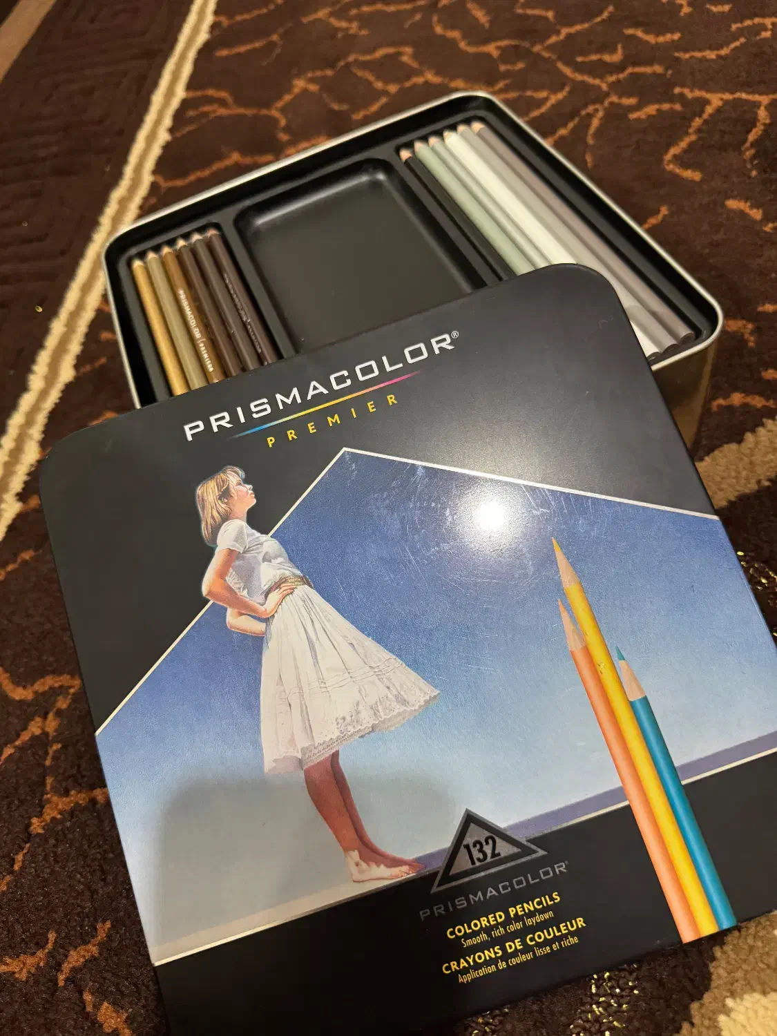 چرخ خیاطی به همراه وسایل طراحی|چرخ خیاطی و ریسندگی|اهواز, اهواز|دیوار