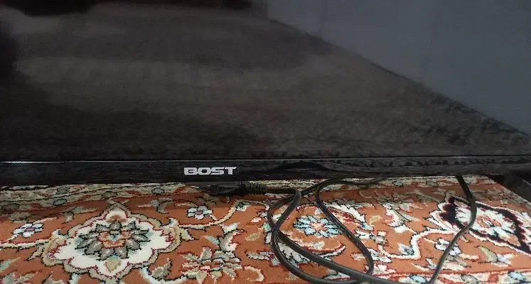 تلویزیون ۳۲ اینچ BOST|تلویزیون و پروژکتور|همدان, |دیوار