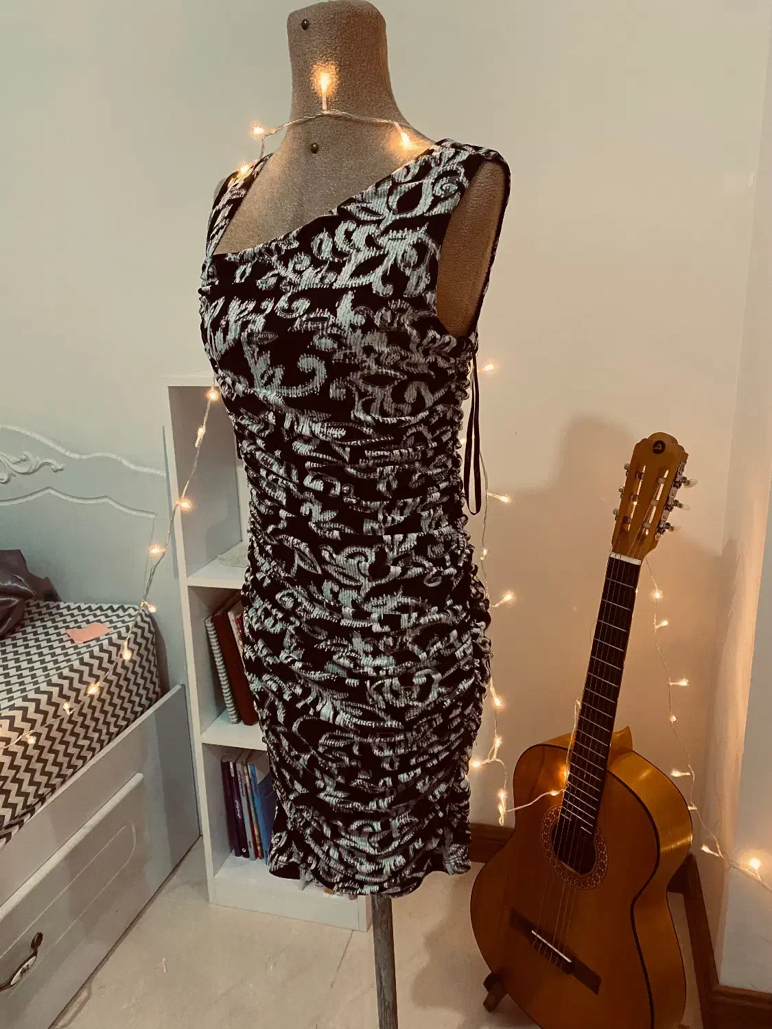 تعدادی لباس مانتو هودی پالتو حراج بعلت مهاجرت ۲۰۰|لباس|کرج, عظیمیه|دیوار