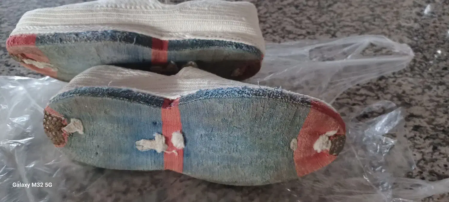 گیوه|کیف، کفش، کمربند|دهگلان, |دیوار