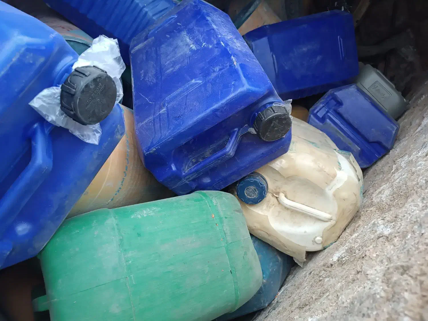 سلام تعدادی گالن فروشی دونه ای۴۰هزار تومان|ظروف نگهدارنده، پلاستیکی، یکبارمصرف|هامون, |دیوار