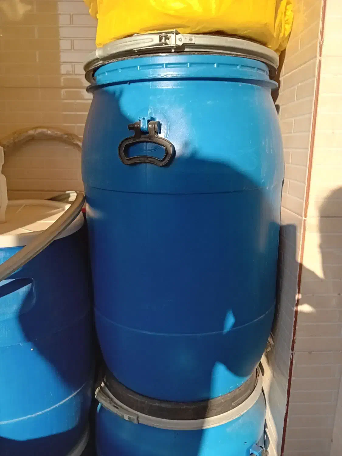 بشکه پلاستیکی|مصالح و تجهیزات ساختمان|فردیس, شهرک ارم|دیوار