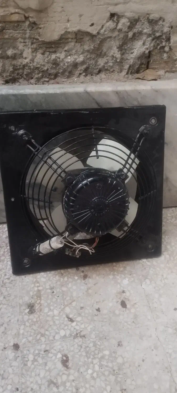 2 عدد هواکش|پنکه و تصفیه‌کنندهٔ هوا|بومهن, |دیوار