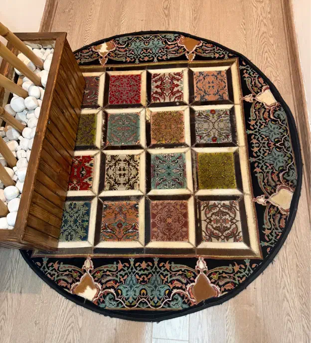 قالیچه گرد|فرش|شیراز, قصرالدشت|دیوار