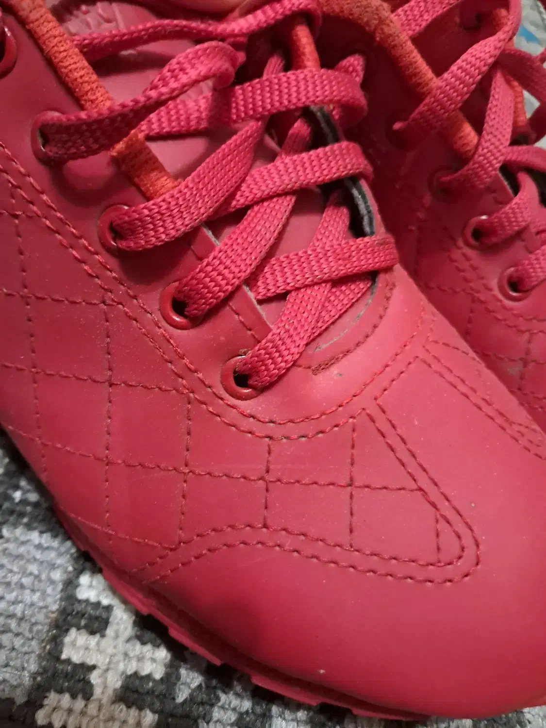 کتونی 300|کیف، کفش، کمربند|رشت, پیرکلاچای|دیوار