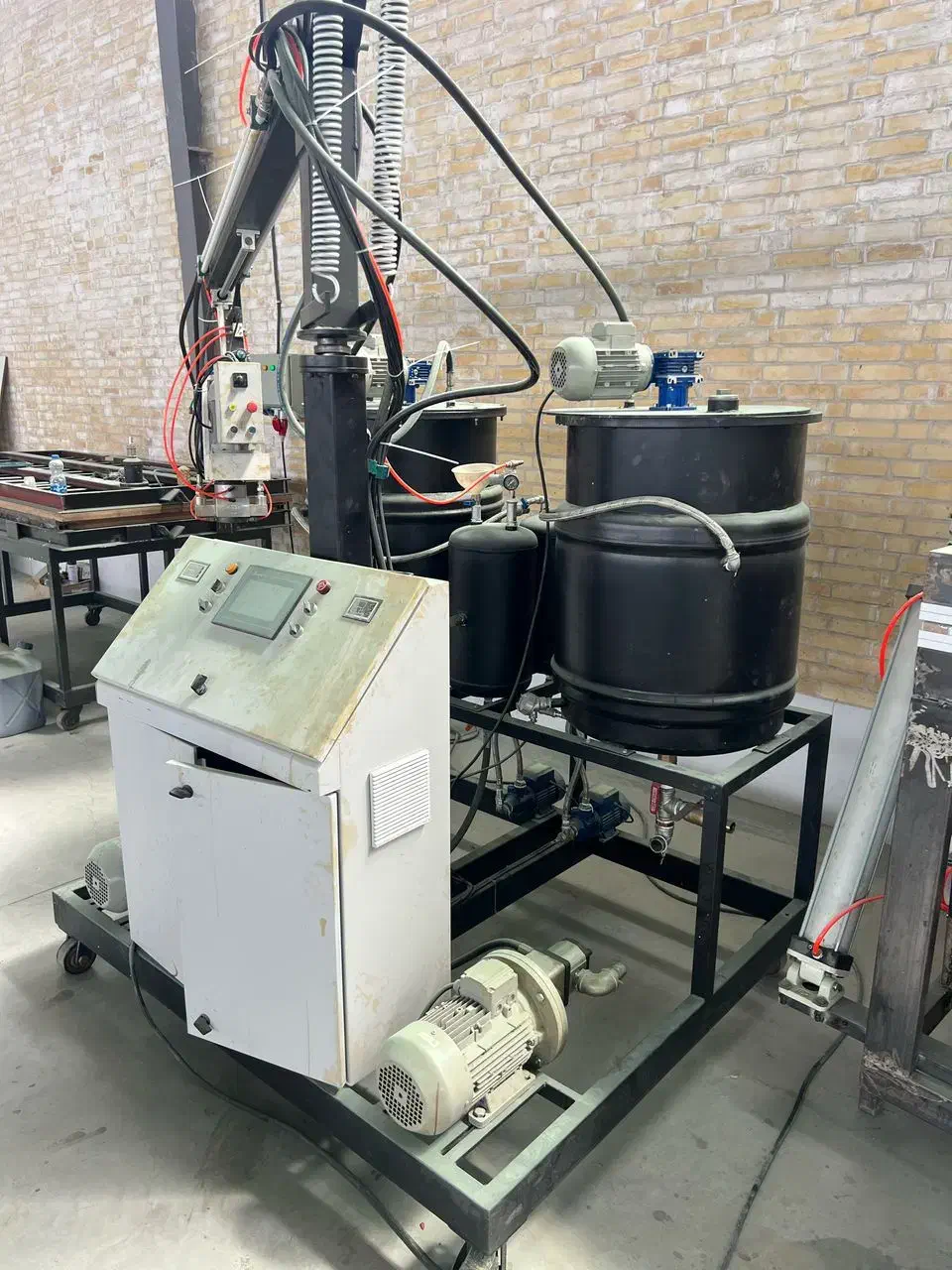 تزریق فوم پلی یورتان|ماشین‌آلات صنعتی|پاکدشت, پاکدشت (مامازند)|دیوار