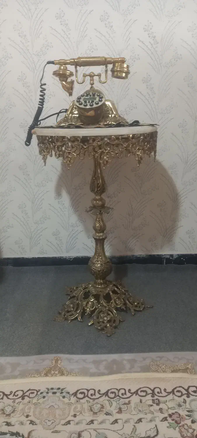 میز برنز نونو با تلفن برنز نو|میز تلفن|ملایر, |دیوار