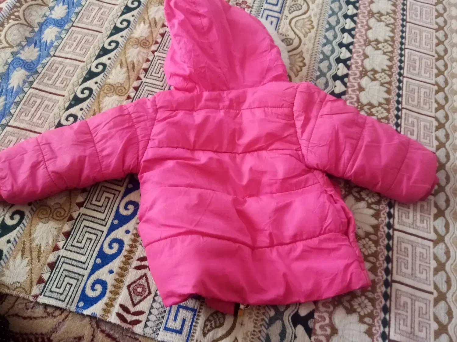 کابشن دخترانه|کفش و لباس بچه|تربت جام, باغ سنگان سفلی|دیوار