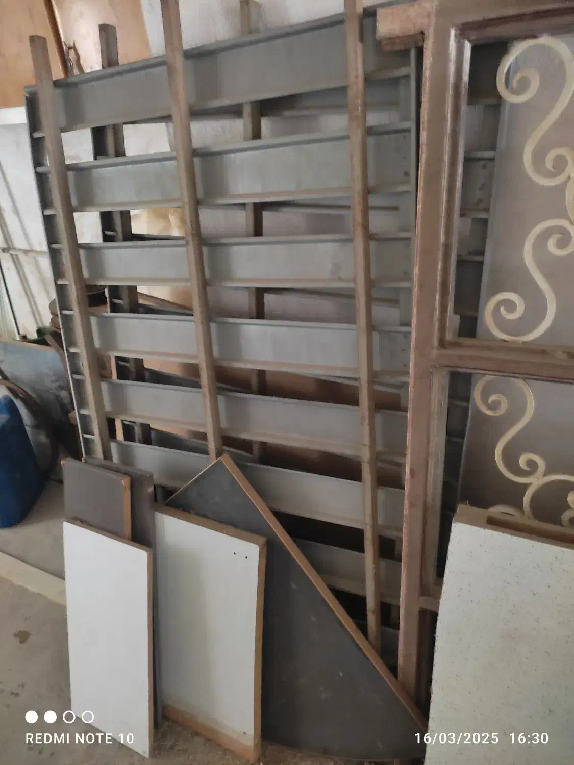 تعدادی درب و پنجره کارکرده فلزی موجوداست|مصالح و تجهیزات ساختمان|بوشهر, |دیوار