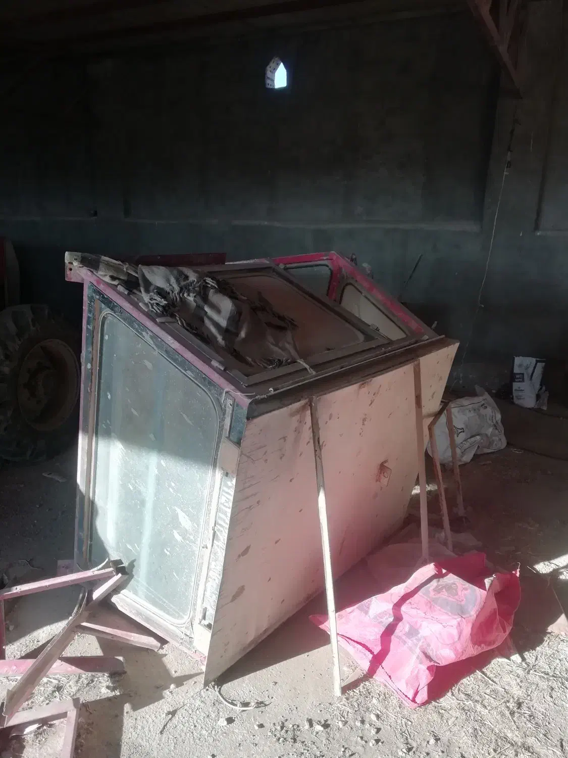 اتاق تراکتور|قطعات یدکی و لوازم جانبی|قوچان, |دیوار