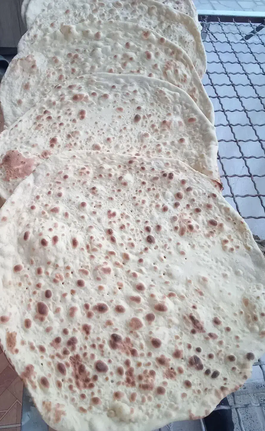 با سلام پخت نان به صورت دست موزی|خوردنی و آشامیدنی|بروجن, |دیوار