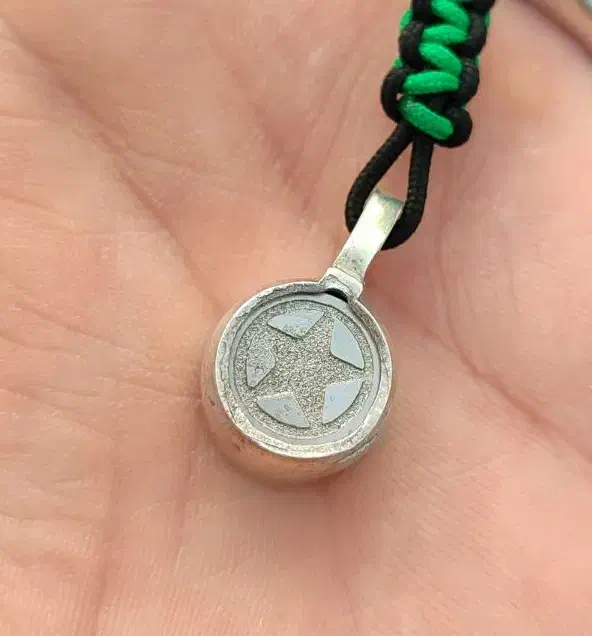 گردنی نقره حرز|بدلیجات|تهران, نیروی هوایی (پیروزی)|دیوار