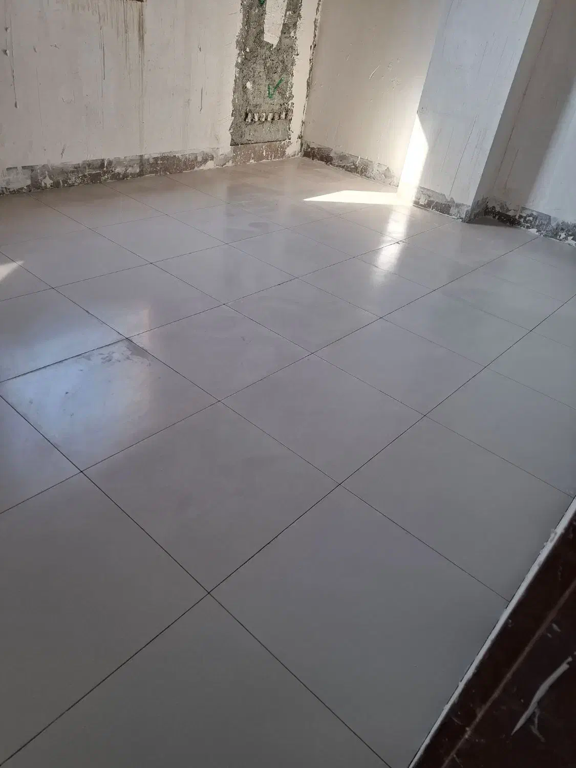 سرامیک کاری کف ابعاد ۶۰*۶۰|استخدام معماری، عمران و ساختمانی|گالیکش, |دیوار